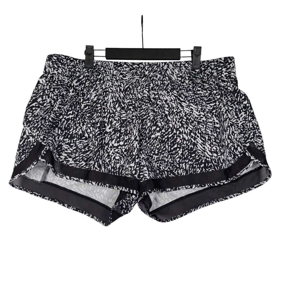 Athleta Women’s Racer Run Printed Shorts 4” Black White Size XL
